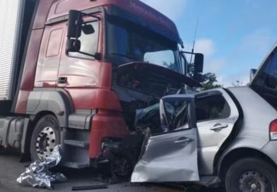 Minas Gerais: colisão frontal entre carro e carreta deixou seis vítimas fatais (família) na madrugada de hoje