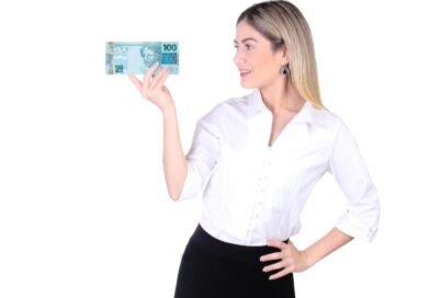 Milhões de brasileiros não conseguem mais sair do vermelho; pelo menos 34 milhões de pessoas vivem em inadimplência recorrente 