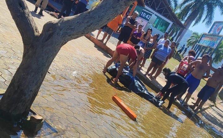 Corpo de Bombeiros Militar de Minas Gerais recupera cadáver em Três Marias