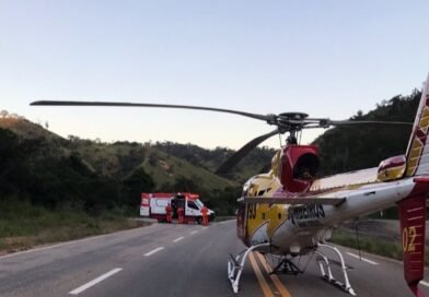 SANTA MARIA DE ITABIRA: BOMBEIROS ATENDEM OCORRÊNCIA DE ACIDENTE NA MGC-120 COM TRÊS VÍTIMAS