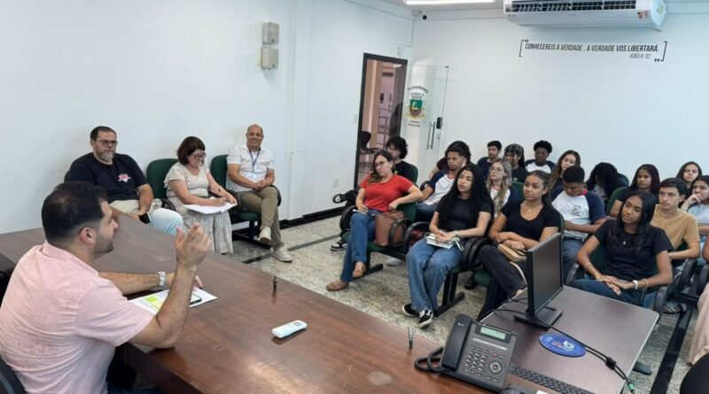 Câmara de João Monlevade promove reunião sobre recursos para formatura de alunos da rede pública