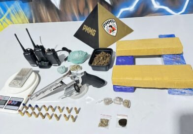 IPATINGA – OPERAÇÃO POLICIAL RESULTA NA PRISÃO DE AUTOR E APREENSÃO DE MENORES POR TRÁFICO DE DROGAS E POSSE DE ARMA DE FOGO