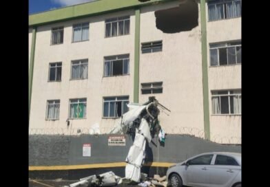 Avião acabou de cair em Belo Horizonte, por enquanto uma vítima fatal e quatro em estado grave. Ocorrência em andamento (vídeo)