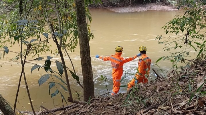 BOMBEIROS RECUPERAM CORPO EM RIO PIRACICABA (ATUALIZAÇÃO)