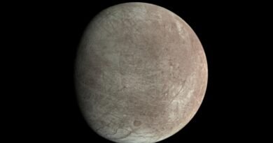 Europa, lua de Júpiter, se destaca como um dos locais mais promissores na busca por vida extraterrestre