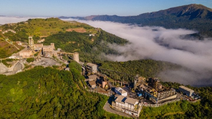 AngloGold Ashanti registra fluxo de caixa livre recorde de US$ 1,2 bilhão no 1º trimestre e eleva produção no Brasil em 16%