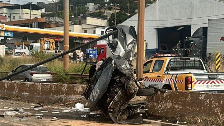 Belo Horizonte: carreta desgovernada atinge 13 veículos no Anel Rodoviário (ocorrência em andamento)